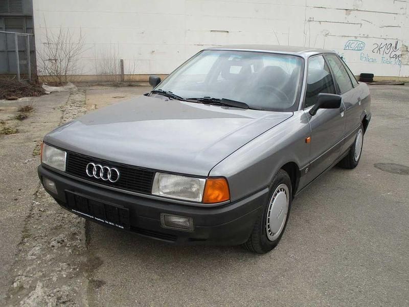 Grau Gebraucht 1990 Audi 80 Limousine | 8.990 € - Bild 1/4