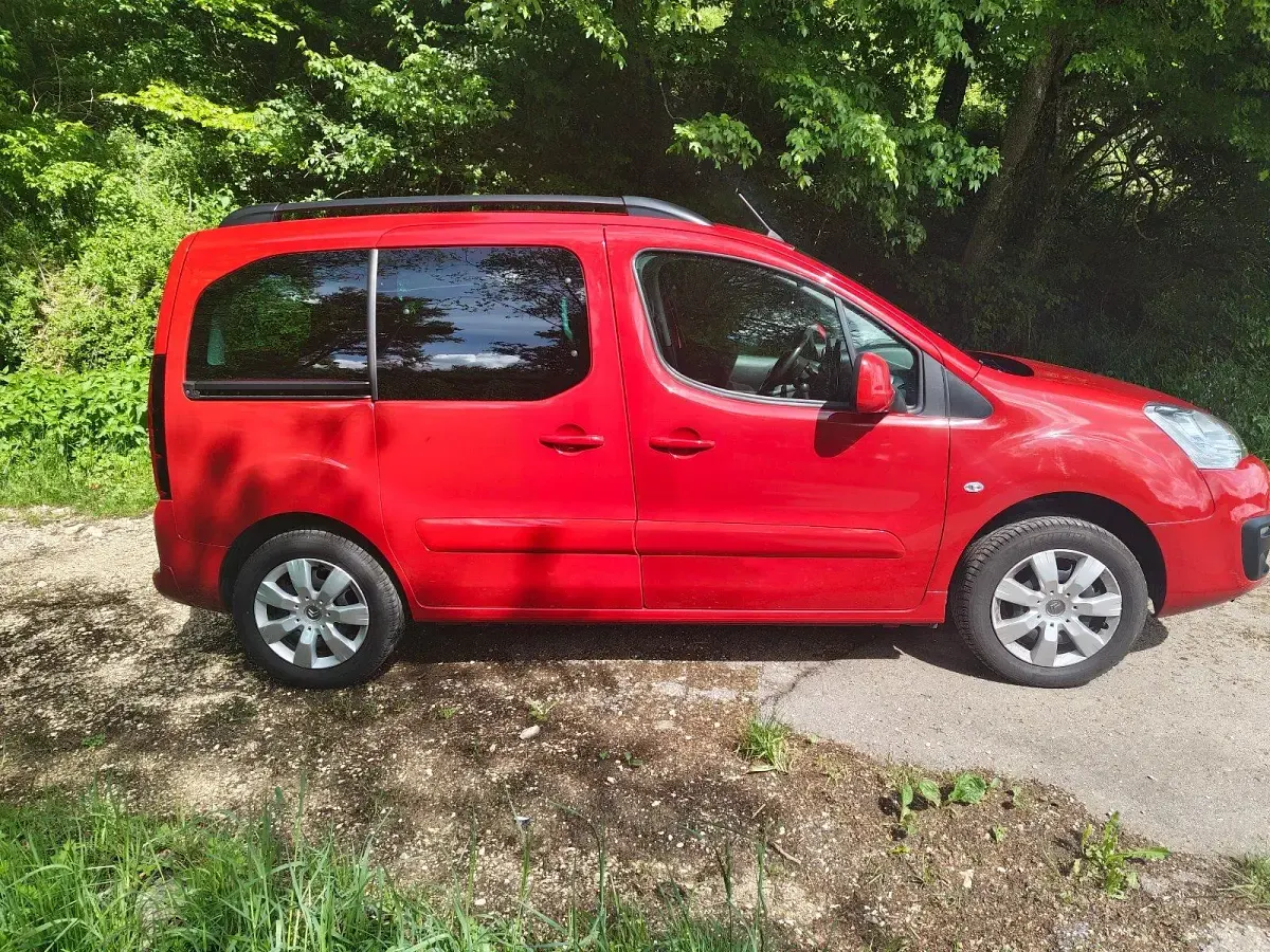 Gebraucht Citroën Berlingo PureTech 110 PS (80 kW) 2017 Rot Van / Kleinbus