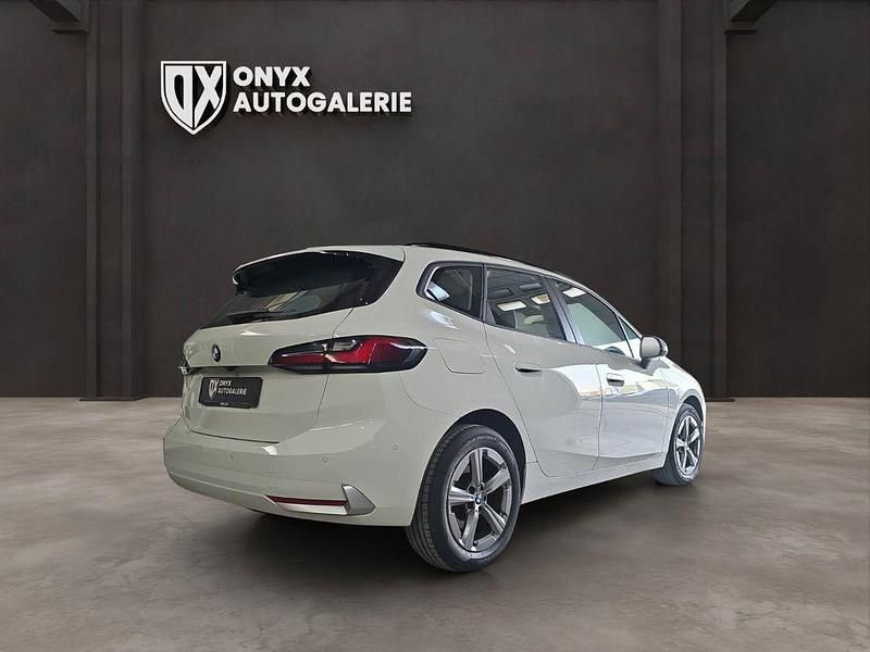 Gebraucht BMW 218 Active Tourer Performance 150 PS (110 kW) 2022 Weiß Van / Kleinbus
