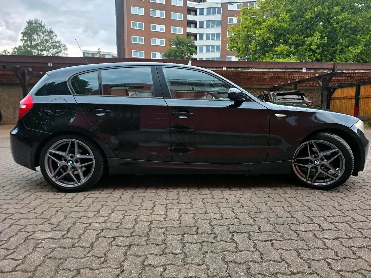 Gebraucht BMW 116 M Sport 122 PS (89 kW) 2009 Schwarz Kleinwagen