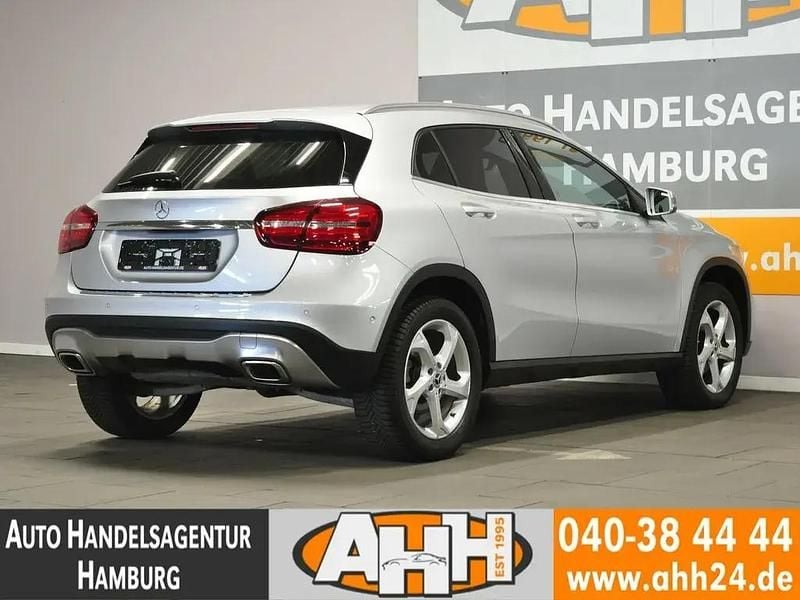 Gebraucht Mercedes GLA200 Urban 156 PS (114 kW) 2019 Silber SUV