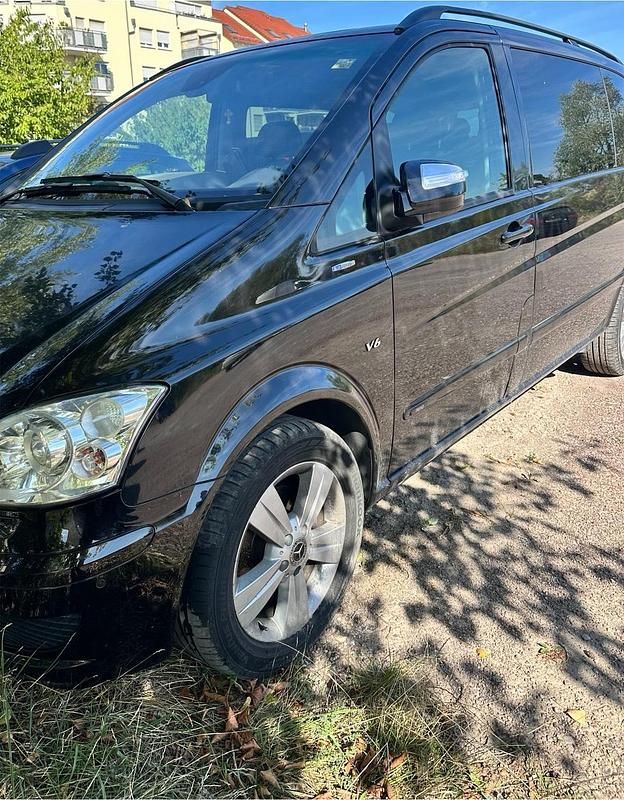 Schwarz Gebraucht 2011 Mercedes Viano Van / Kleinbus | 16.500 € (Fairer Preis) - Bild 1/4