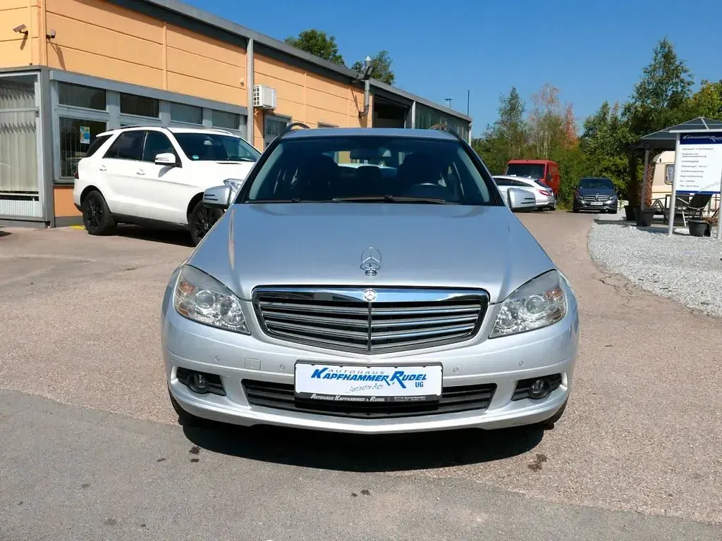 Gebraucht Mercedes C180 156 PS (114 kW) 2009 Silber Limousine
