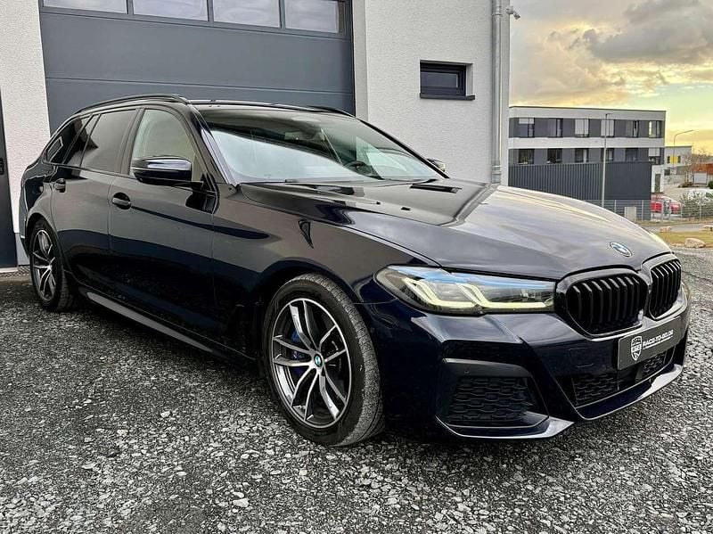 Gebraucht BMW 530 M Sport 286 PS (210 kW) 2021 Carbonschwarz metallic Kombi