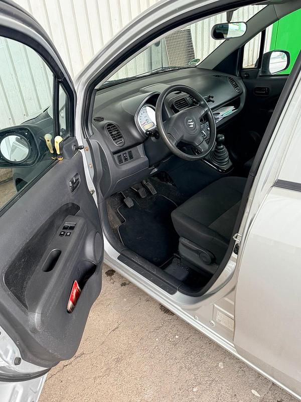 Gebraucht Suzuki Splash 65 PS (47 kW) 2009 Silber Kleinwagen