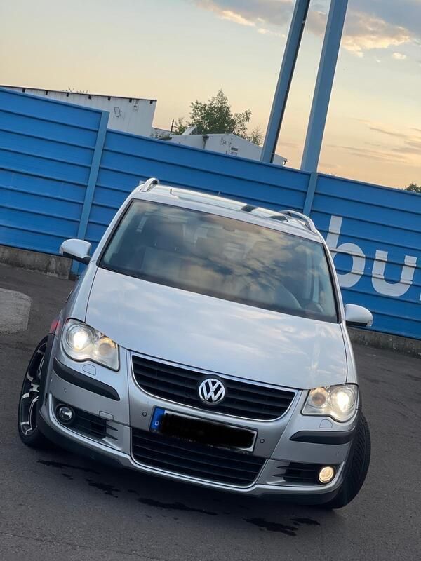 Silber Gebraucht 2007 VW Touran Cross Van / Kleinbus | 5.600 € (Fairer Preis) - Bild 1/4