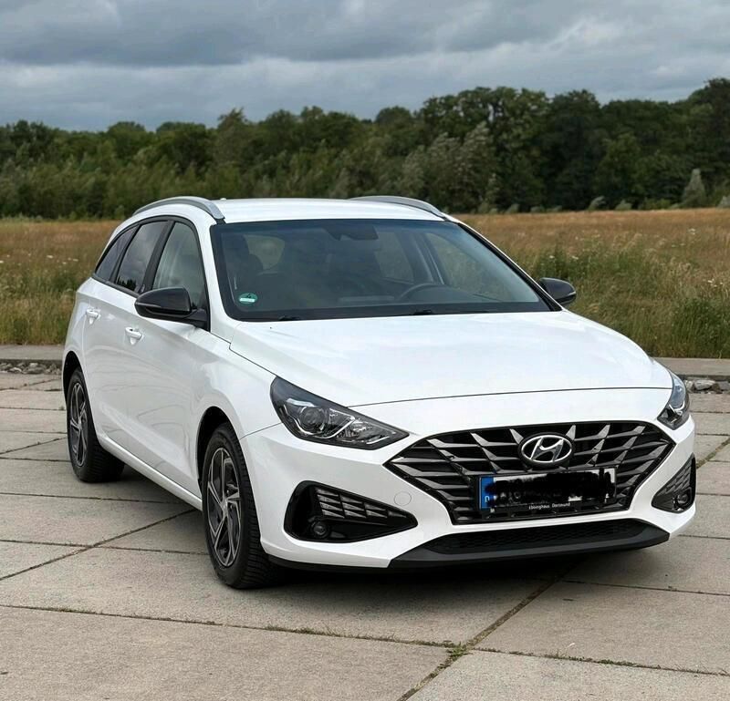 Weiß Gebraucht 2021 Hyundai i30 Edition 30 Kombi | 16.500 € (Fairer Preis) - Bild 1/4