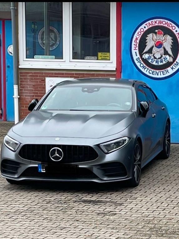 Grau Gebraucht 2020 Mercedes CLS220 AMG line Limousine | 42.900 € (Fairer Preis) - Bild 1/4