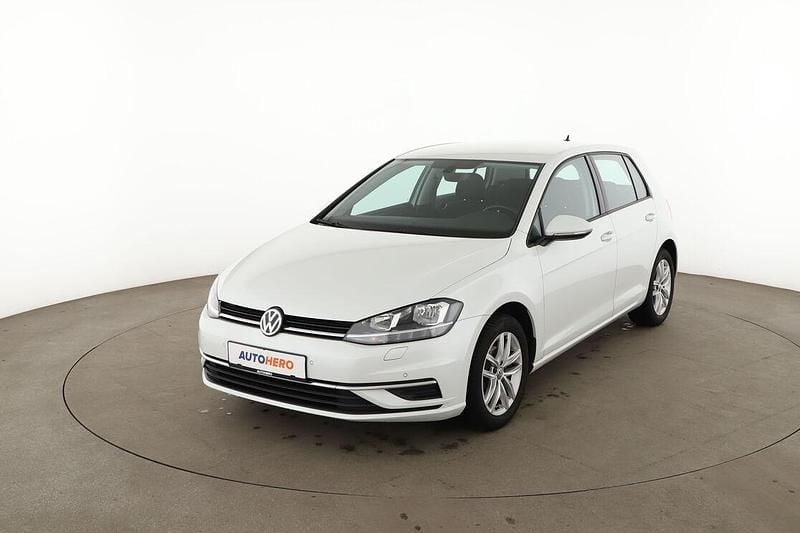 Gebraucht VW Golf VII Comfortline 2018 Weiß Limousine