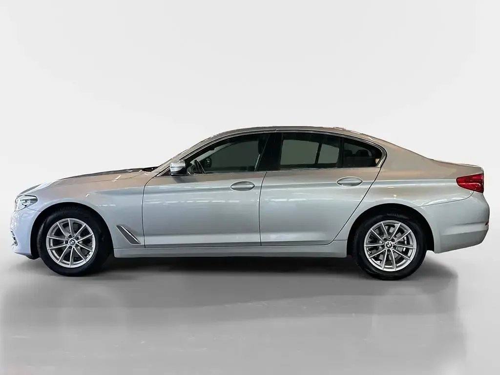 Gebraucht BMW 520 Sport Line 184 PS (135 kW) 2017 Glaciersilber metallic Limousine