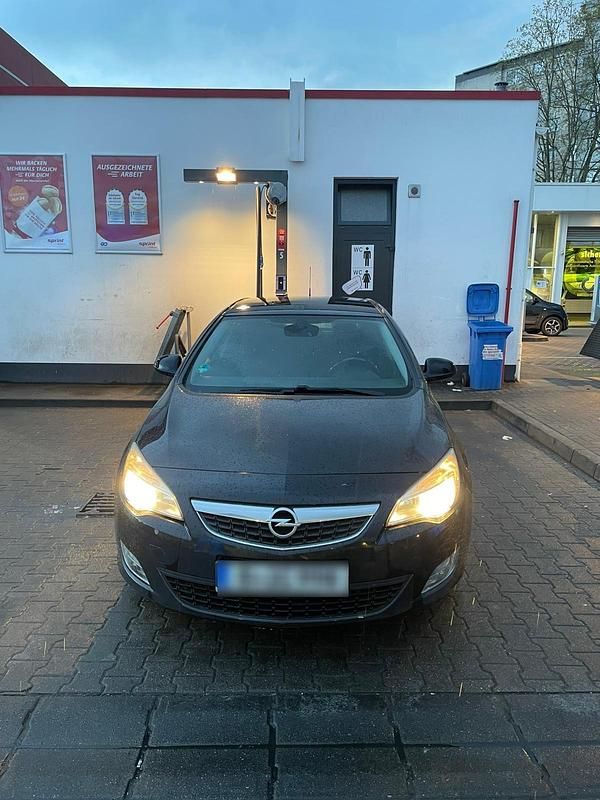 Gebraucht Opel Astra 2011 Schwarz Kleinwagen