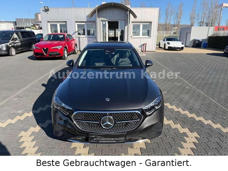 Gebraucht Mercedes E300 Advanced Plus 204 PS (150 kW) 2024 Graphitgrau Kombi