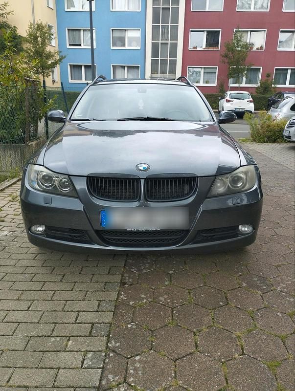 Grau Gebraucht 2006 BMW 320 Kombi | 2.800 € (Guter Preis) - Bild 1/4