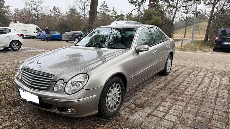 Silber Gebraucht 2004 Mercedes E200 Elegance Limousine | 5.800 € (Fairer Preis) - Bild 1/4