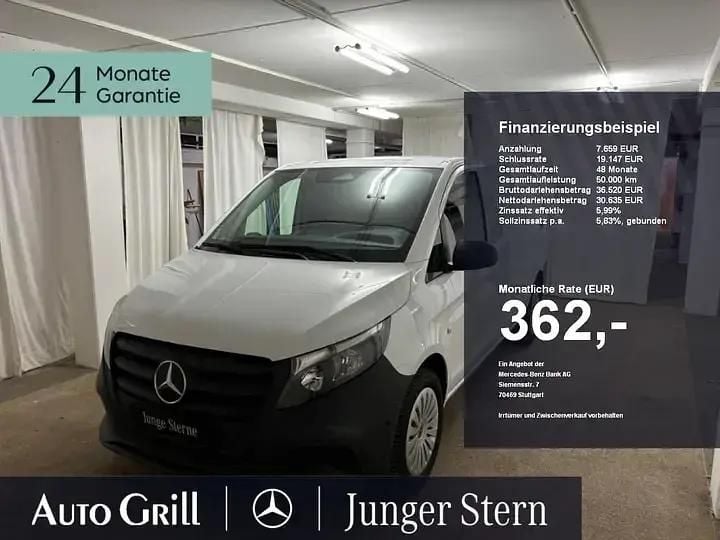 Brillantsilber metallic Gebraucht 2024 Mercedes Vito Van / Kleinbus | 42.790 € - Bild 1/1