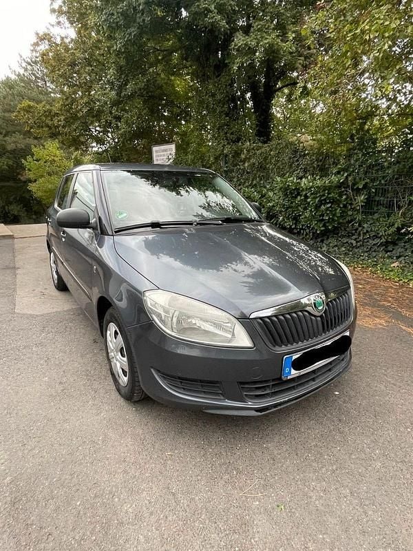 Grau Gebraucht 2011 Skoda Fabia Kleinwagen | 2.990 € (Guter Preis) - Bild 1/4