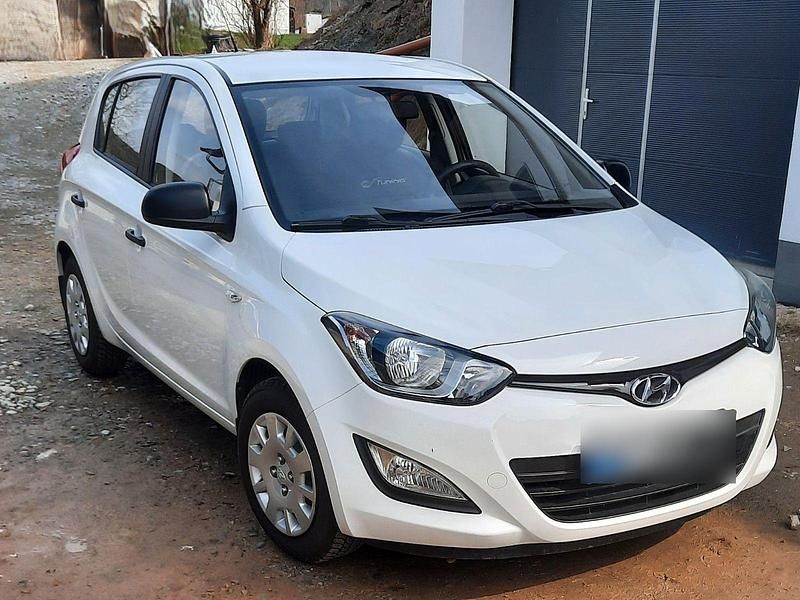 Gebraucht Hyundai i20 86 PS (63 kW) 2014 Weiß Kleinwagen