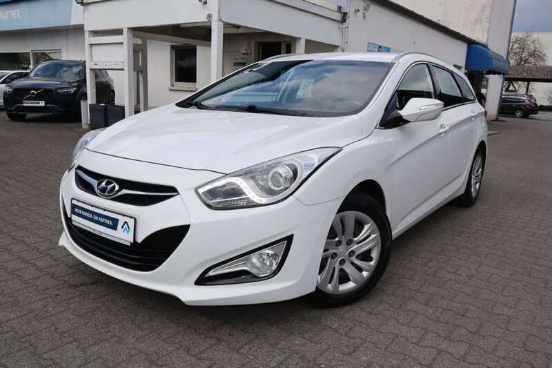 Creamy white Gebraucht 2015 Hyundai i40 Edition Kombi | 10.980 € (Etwas zu teuer) - Bild 1/2