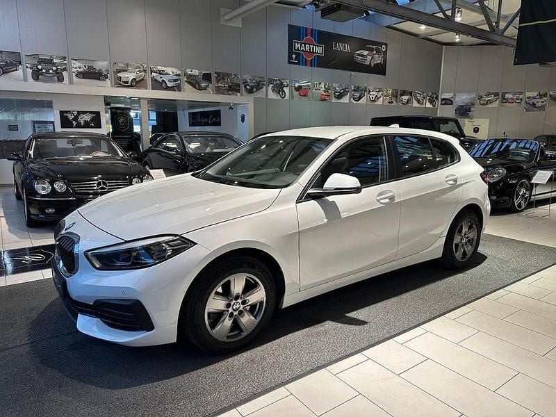 Gebraucht BMW 118 Advantage 136 PS (100 kW) 2023 Weiß Kleinwagen