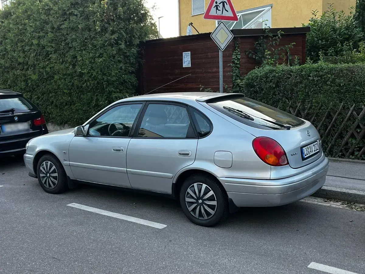 Gebraucht Toyota Corolla 110 PS (80 kW) 2000 Silber Limousine
