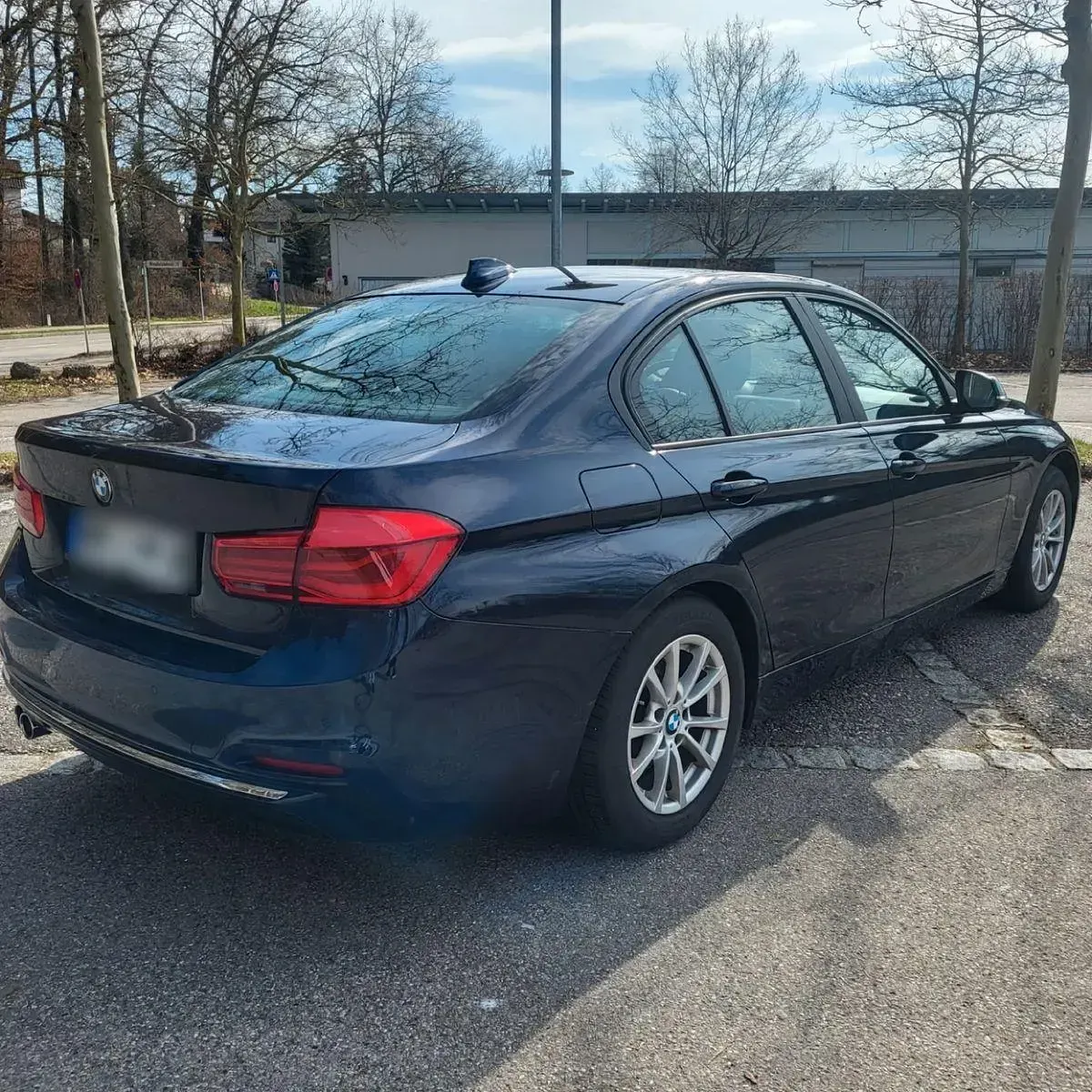 Gebraucht BMW 320 Advantage 190 PS (139 kW) 2017 Blau Limousine