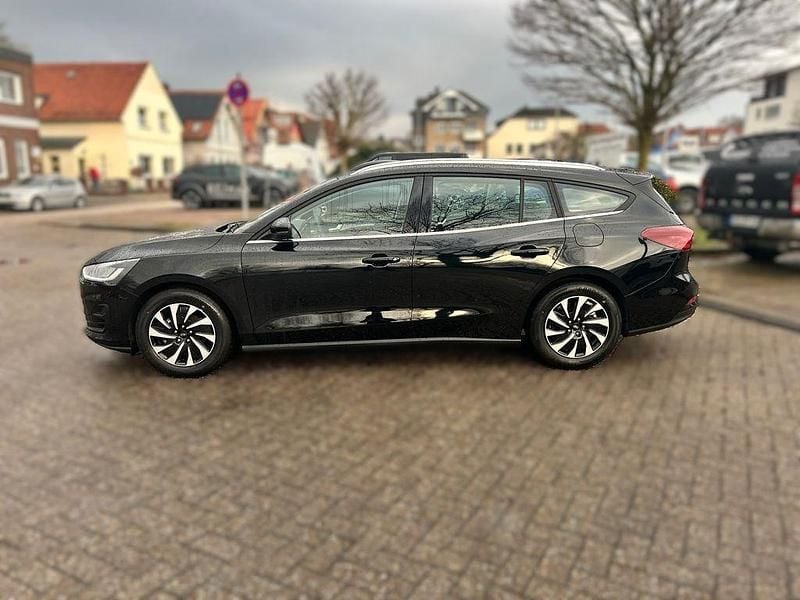 Neu Ford Focus Titanium 116 PS (85 kW) 2025 Schwarz Limousine