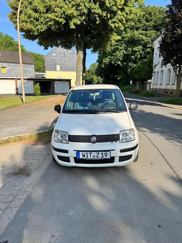 Weiß Gebraucht 2011 Fiat Panda Kleinwagen | 2.300 € - Bild 1/4