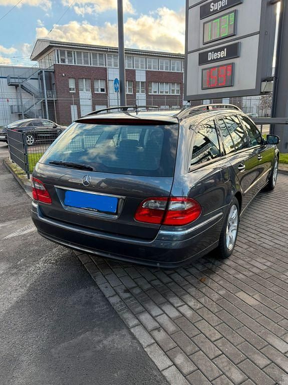 Gebraucht Mercedes E220 Elegance 170 PS (125 kW) 2008 Grau Limousine