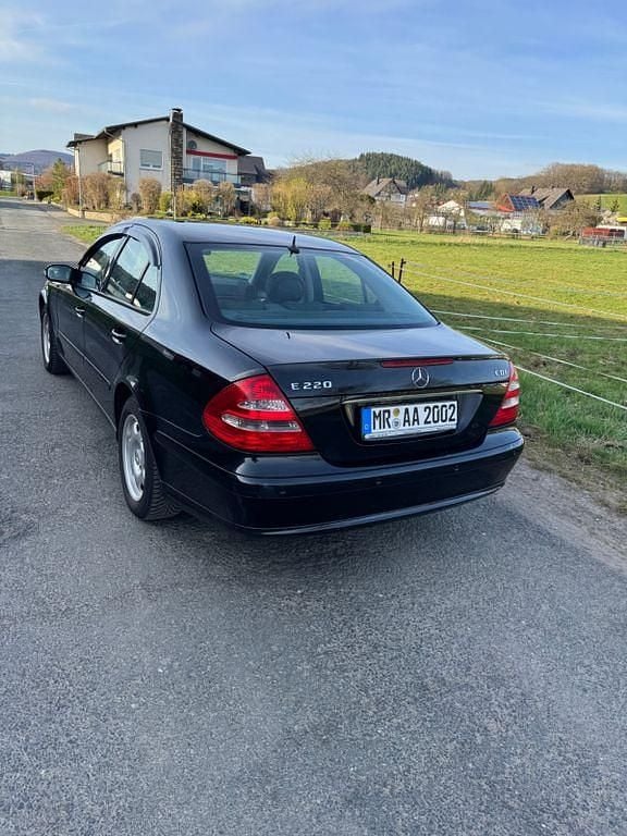 Gebraucht Mercedes E220 Classic 150 PS (110 kW) 2006 Schwarz Limousine
