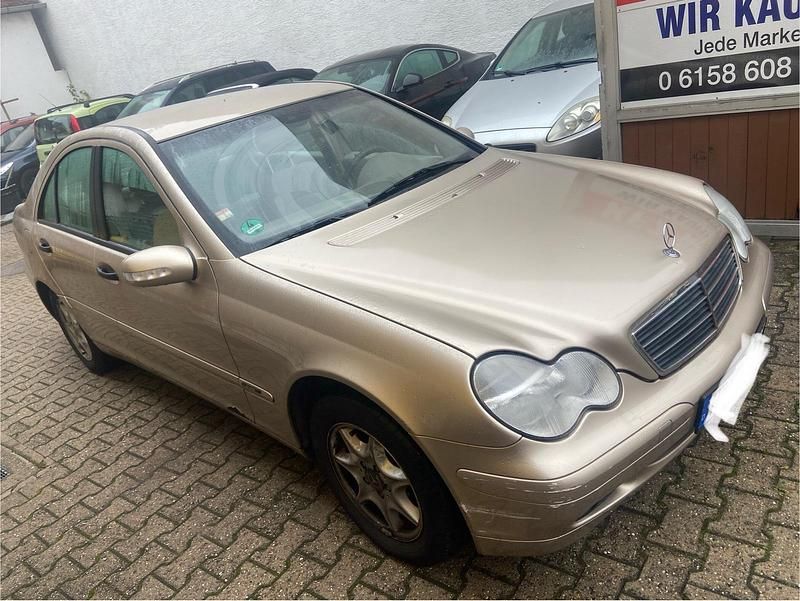 Gebraucht Mercedes C180 143 PS (105 kW) 2002 Gold Limousine