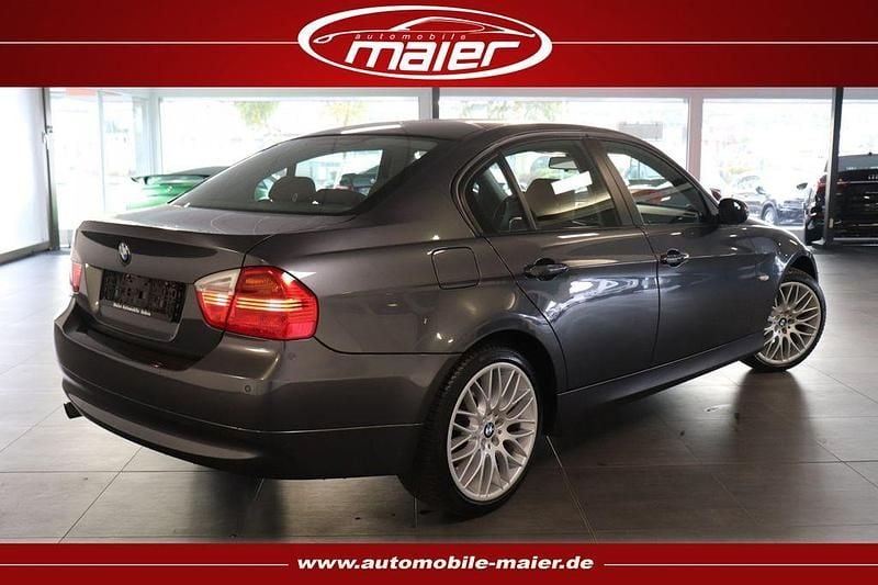 Gebraucht BMW 318 129 PS (94 kW) 2007 Grau Limousine