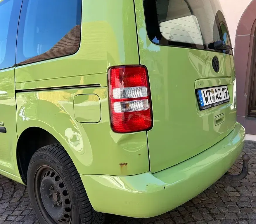 Second-hand VW Caddy 86 CP (63 kW) 2011 Verde Monovolum