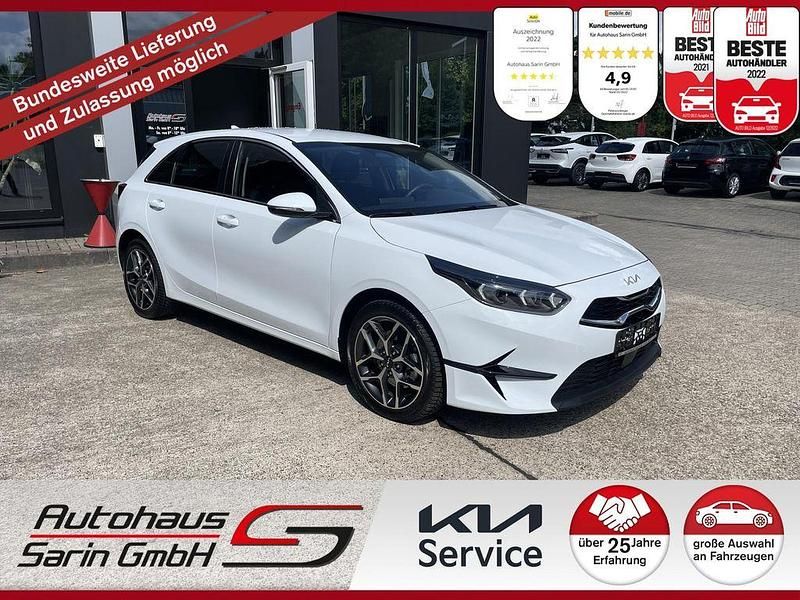 Weiß Gebraucht 2024 Kia Ceed Spirit Limousine | 24.999 € (Fairer Preis) - Bild 1/4
