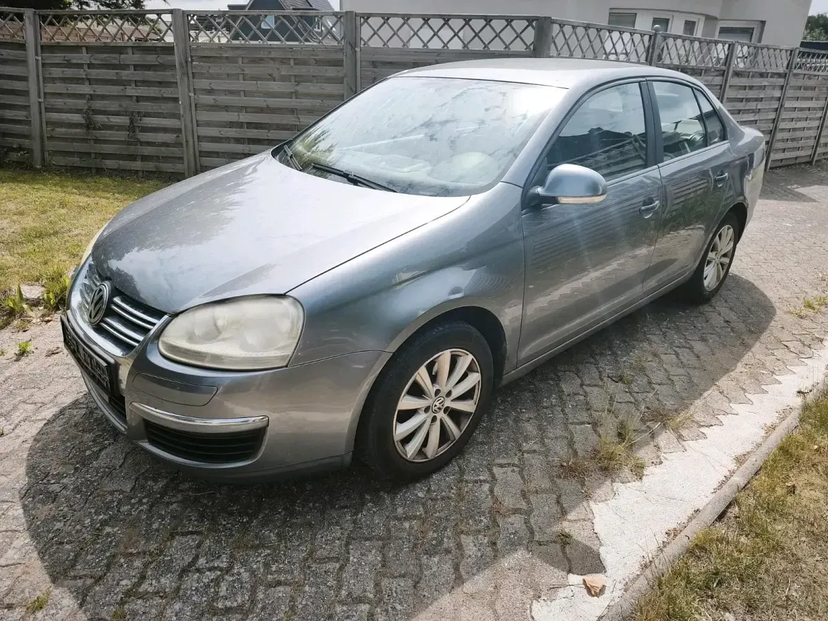 Gebraucht VW Jetta 105 PS (77 kW) 2007 Grau Limousine