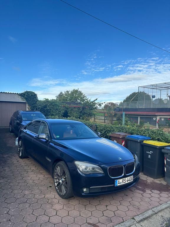 Blau Gebraucht 2010 BMW 740 Comfort Edition Limousine | 16.100 € (Teuer) - Bild 1/4
