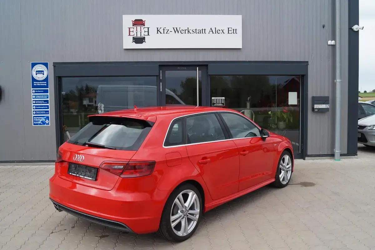 Używany Audi A3 Advanced 179 KM (131 kW) 2014 Czerwony Hatchback