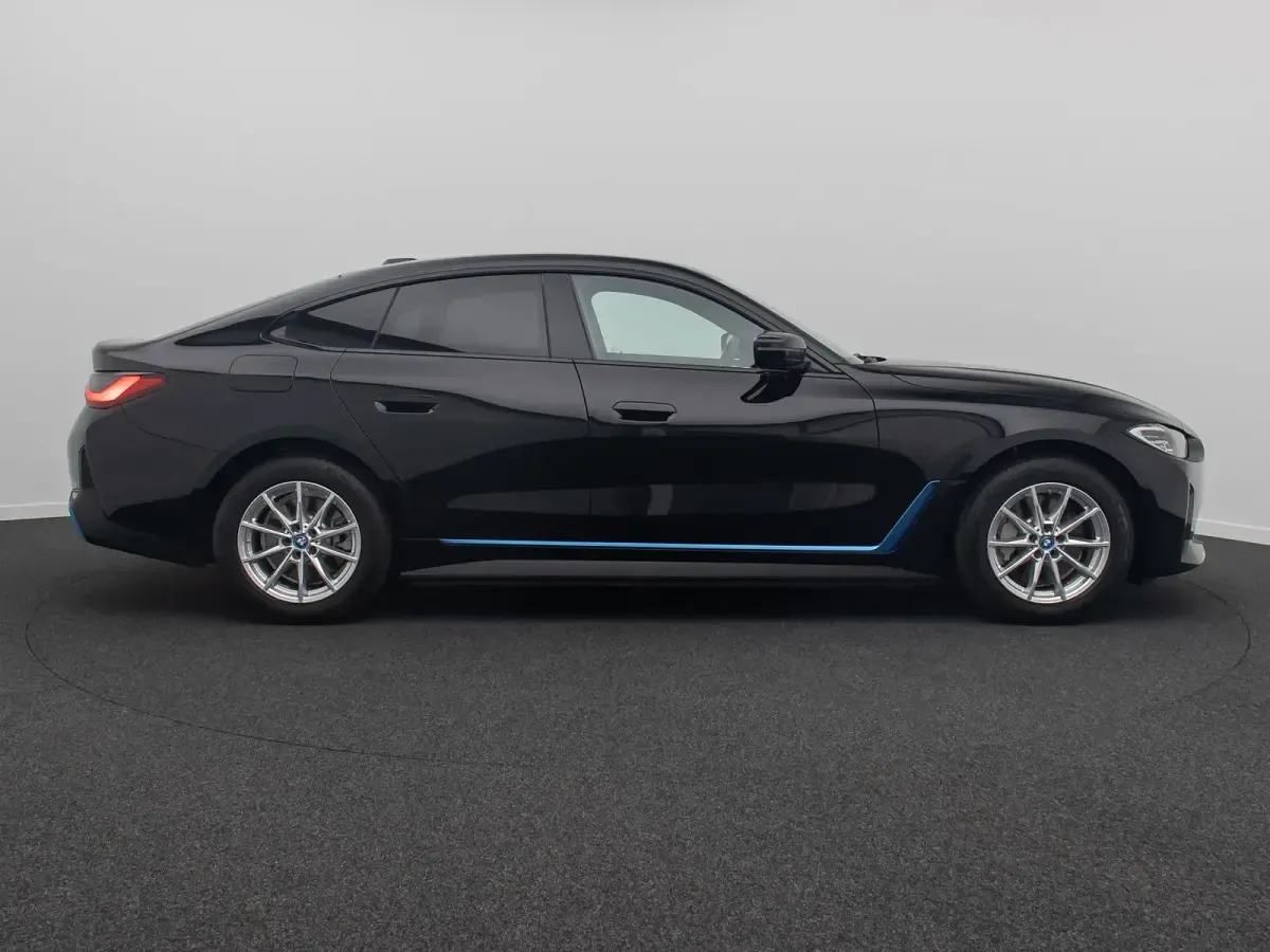 Używany BMW i4 Efficient Dynamics 250 kW (340 KM) 2023 Czarny Sedan/Limuzyna