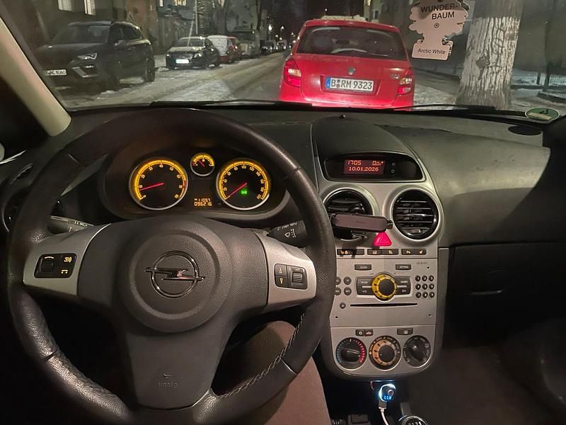 Gebraucht Opel Corsa 87 PS (63 kW) 2012 Andere farben Kleinwagen