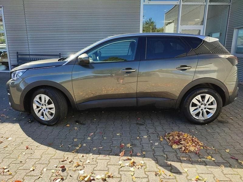 Gebraucht Peugeot 3008 Active 131 PS (96 kW) 2019 Grau SUV