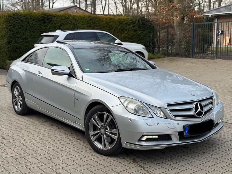Gebraucht Mercedes E350 231 PS (169 kW) 2009 Silber Coupé