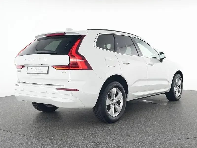 Gebraucht Volvo XC60 Core 197 PS (144 kW) 2023 Crystal white / SUV