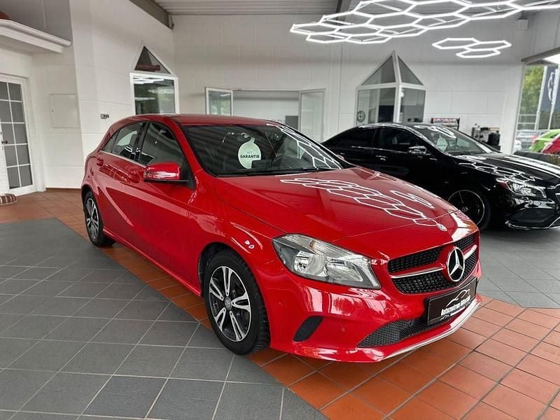 Gebraucht Mercedes A200 156 PS (114 kW) 2016 Rot Limousine
