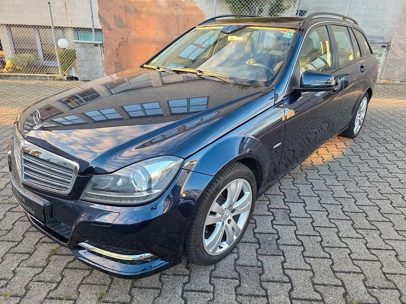 Blau Gebraucht 2012 Mercedes C220 Limousine | 9.190 € (Guter Preis) - Bild 1/4