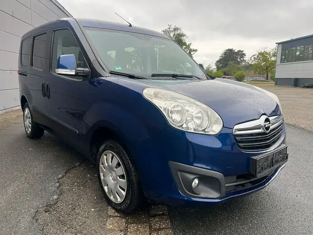 Używany Opel Combo Edition 95 KM (69 kW) 2015 Niebieski Minivan