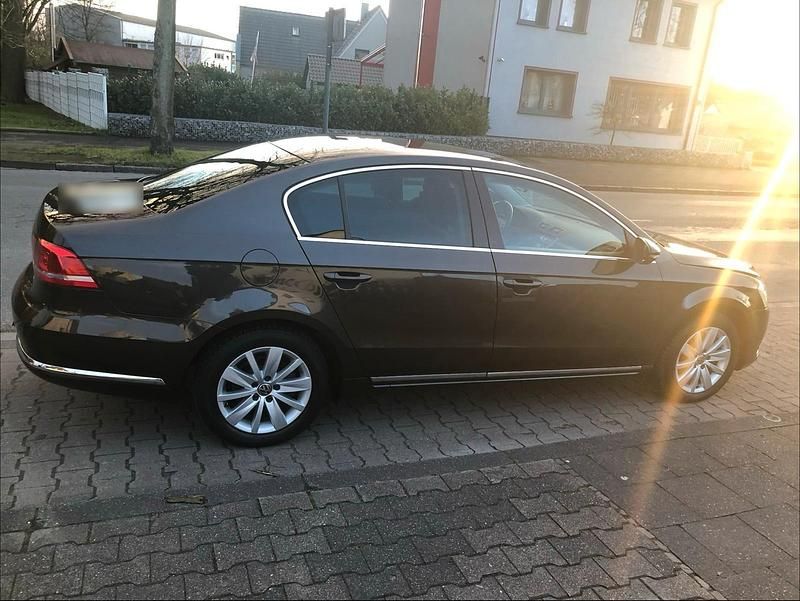 Gebraucht VW Passat 110 PS (80 kW) 2014 Braun Limousine