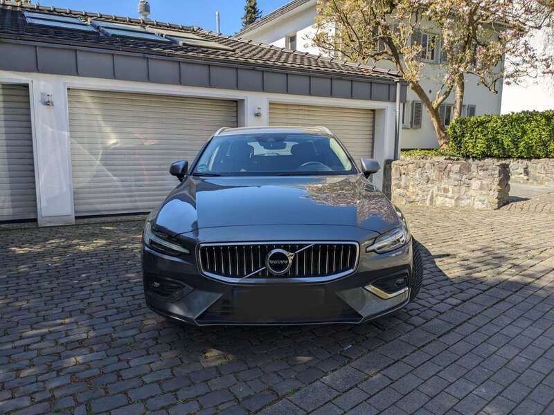 Grau Gebraucht 2020 Volvo V60 Inscription Kombi | 28.000 € (Fairer Preis) - Bild 1/4