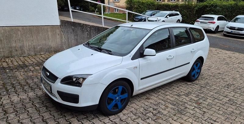 Gebraucht Ford Focus 100 PS (73 kW) 2007 Weiß Kombi
