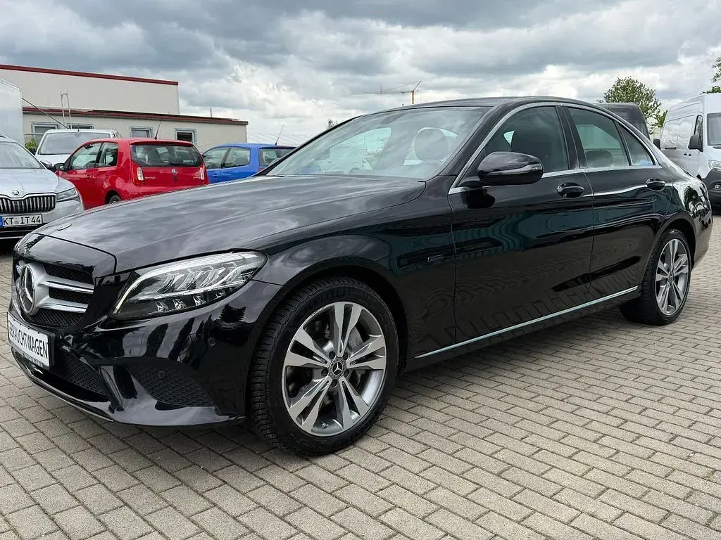 Gebraucht Mercedes C300e Avantgarde 306 PS (225 kW) 2020 Schwarz Limousine