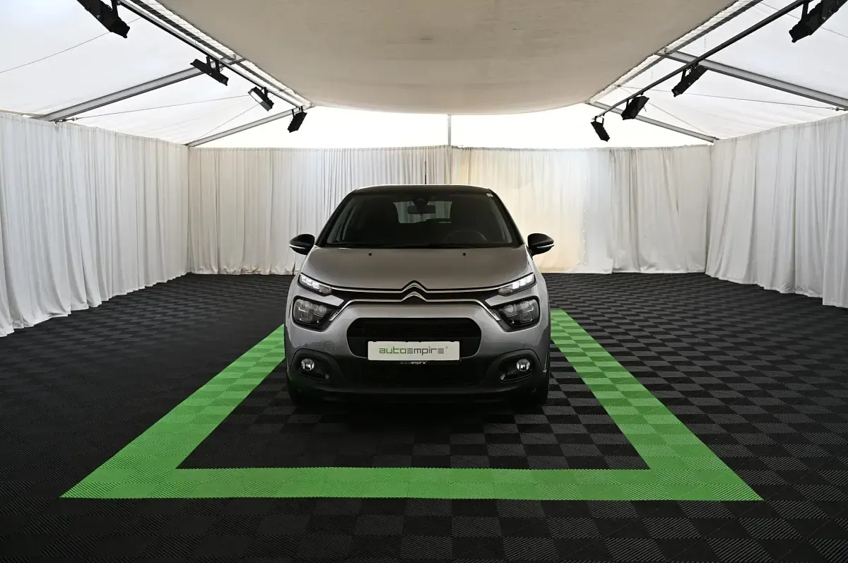 Gebraucht Citroën C3 Shine 110 PS (80 kW) 2023 Grau Kleinwagen