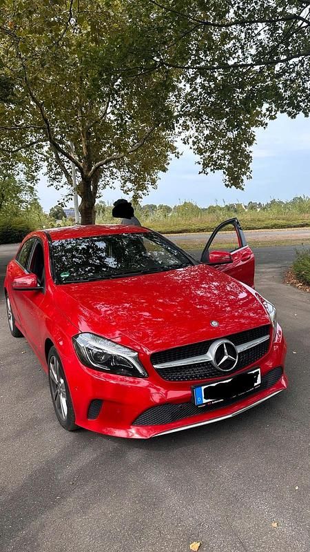 Rot Gebraucht 2016 Mercedes A160 Kleinwagen | 11.600 € (Fairer Preis) - Bild 1/4